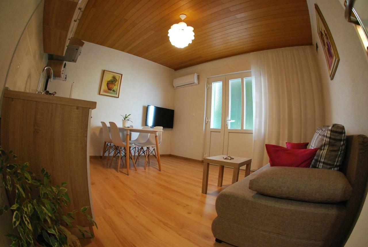 Ruzica Apartman *